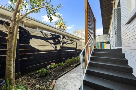 Photo of property in 2/62 Abbotts Way, Remuera, Auckland, 1050