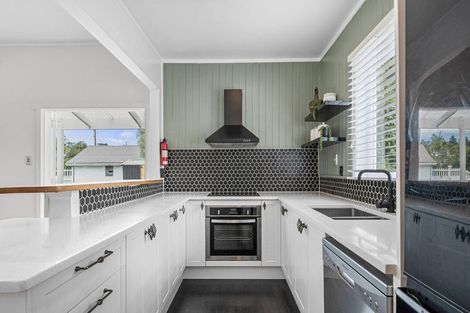 Photo of property in 221 Henderson Valley Road, Henderson, Auckland, 0612