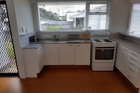 Photo of property in 1/177 Glenfield Road, Hillcrest, Auckland, 0627