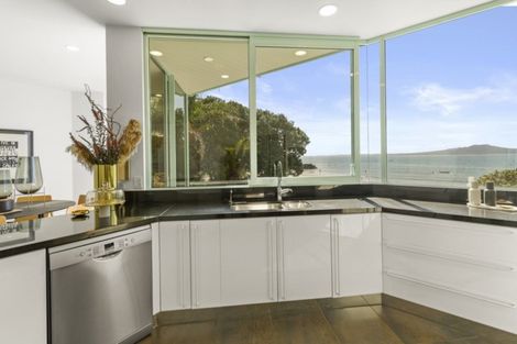 Photo of property in 2/9 The Esplanade, Castor Bay, Auckland, 0620