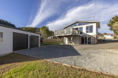 Photo of property in 43 Kaitawa Crescent, Paraparaumu, 5032