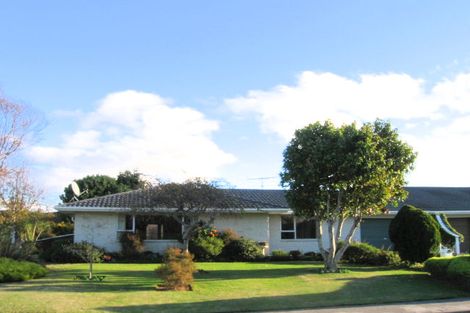 Photo of property in 18 Fleetwood Grove, Waikanae, 5036