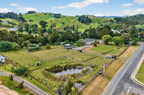 Photo of property in 32 Franklin Road, Paparoa, 0571