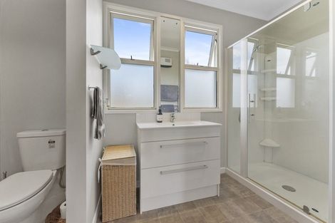 Photo of property in 11 Hughes Avenue, Hokowhitu, Palmerston North, 4410