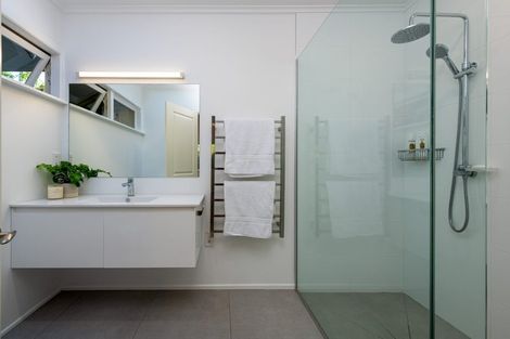 Photo of property in 2/93 Kowhai Road, Mairangi Bay, Auckland, 0630