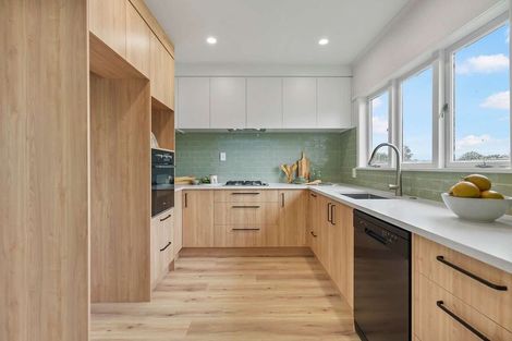 Photo of property in 17 Lancaster Road, Beach Haven, Auckland, 0626
