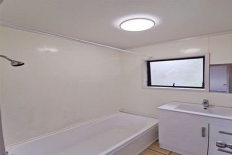 Photo of property in 2/13 Helicon Place, Totara Vale, Auckland, 0629