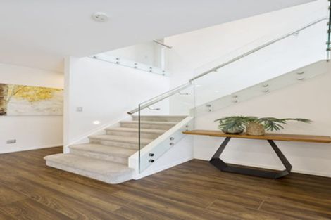 Photo of property in 25 View Road, Henderson, Auckland, 0612