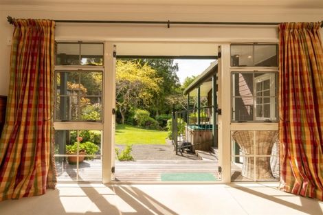 Photo of property in 50 Manu Grove, Waikanae, 5036