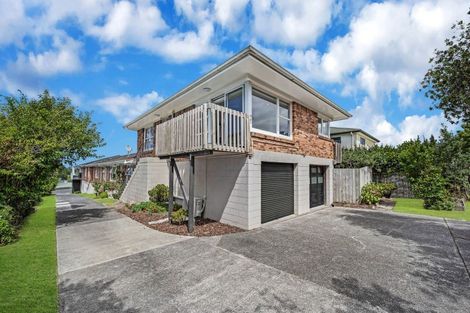 Photo of property in 4/38 Old Lake Road, Narrow Neck, Auckland, 0624