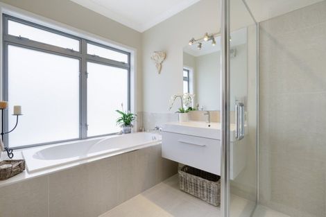 Photo of property in 16 Rexford Heights, Pyes Pa, Tauranga, 3112