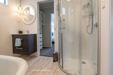 Photo of property in 64 Motuhara Road, Plimmerton, Porirua, 5026