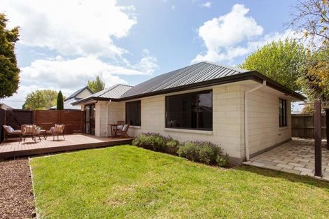 Photo of property in 2/30 Lees Road, Strowan, Christchurch, 8052