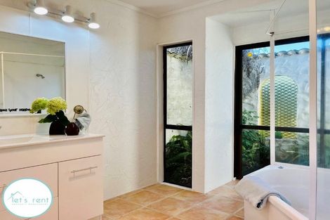 Photo of property in 11 Walter Strevens Drive, Conifer Grove, Takanini, 2112