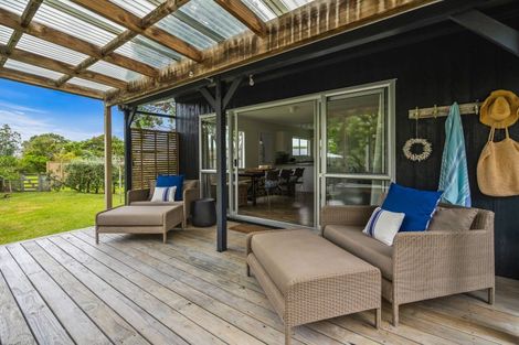 Photo of property in 8 Ringer Avenue, Matapouri, Whangarei, 0173
