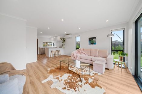 Photo of property in 17 Reakes Crescent, Wallaceville, Upper Hutt, 5018