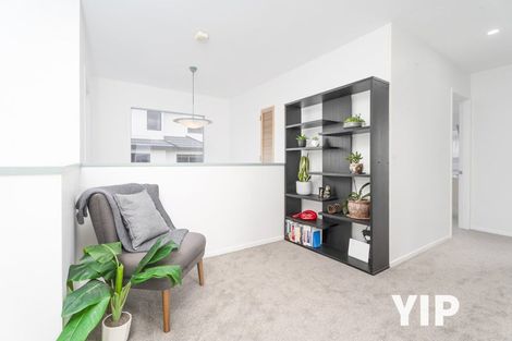 Photo of property in 3 Forbes Lane, Newlands, Wellington, 6037