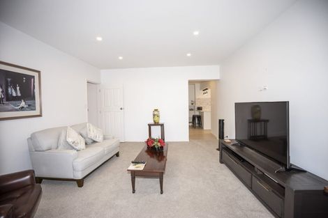 Photo of property in 1/25 James Evans Drive, Northcote, Auckland, 0627