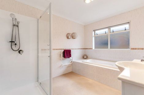 Photo of property in 31 Les Fisher Place, Pukekohe, 2120