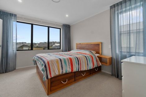 Photo of property in 16 Onekura Street, Red Beach, 0932
