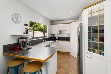 Photo of property in 1b Romney Square, Tawa, Wellington, 5028