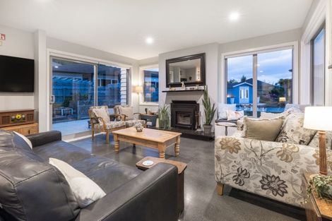 Photo of property in 40 Banks Boulevard, Whitby, Porirua, 5024