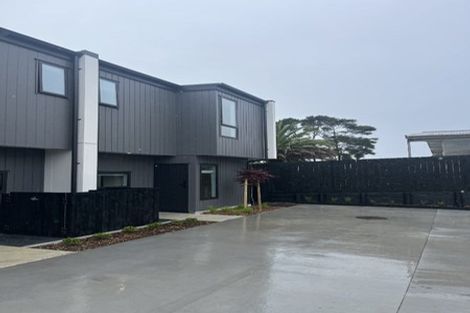 Photo of property in 1/79 Edmonton Road, Henderson, Auckland, 0612