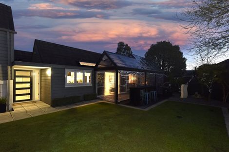 Photo of property in 18 Lombard Place, Avonhead, Christchurch, 8042