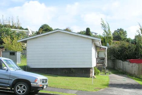 Photo of property in 16 Garton Drive, Massey, Auckland, 0614