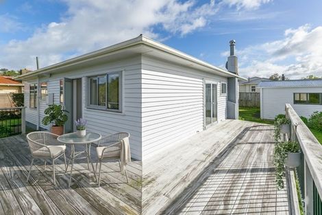 Photo of property in 86 Ruskin Road, Newlands, Wellington, 6037