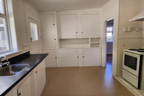 Photo of property in 1-2/6a Pohutukawa Street, Woburn, Lower Hutt, 5010