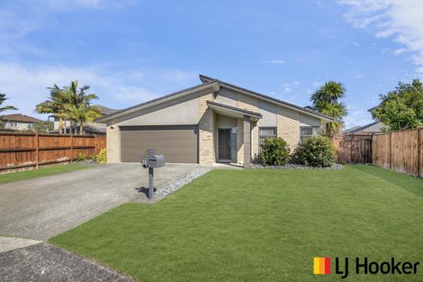 Photo of property in 13 Girvan Terrace, Wattle Downs, Auckland, 2103