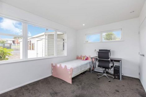 Photo of property in 190 Rathgar Road, Henderson, Auckland, 0610
