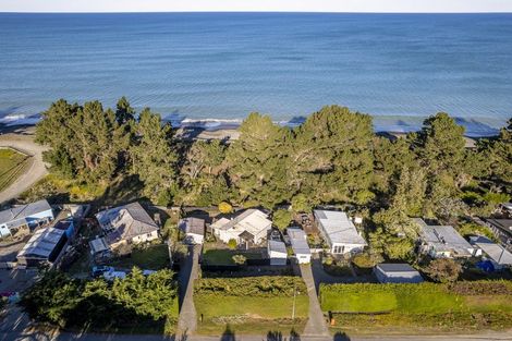 Photo of property in 15 South Crescent, Amberley, 7481