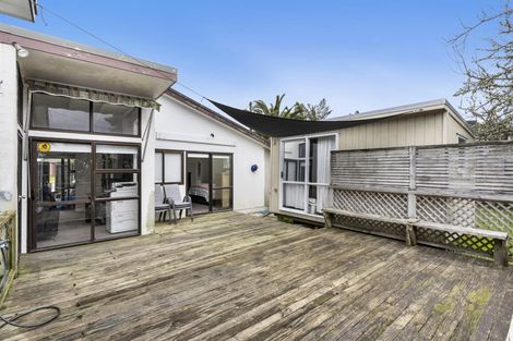 Photo of property in 28 Sunnyhaven Avenue, Beach Haven, Auckland, 0626