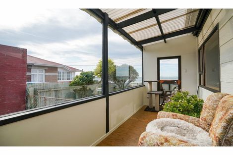 Photo of property in 220 Marine Parade, Bluff, 9814