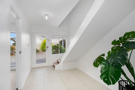 Photo of property in 1/15 Zion Road, Birkenhead, Auckland, 0626