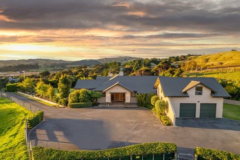Photo of property in 32 Paekakariki Hill Road, Pauatahanui, Porirua, 5381