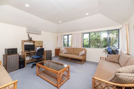 Photo of property in 3a Cron Avenue, Te Atatu South, Auckland, 0610