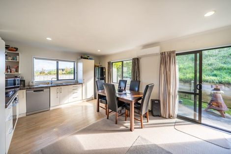 Photo of property in 94 Sunstone Crescent, Timberlea, Upper Hutt, 5018