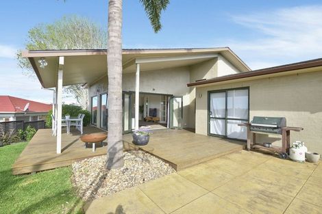 Photo of property in 66a Bradbury Road, Botany Downs, Auckland, 2010