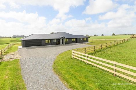 Photo of property in 539 Cemetery Road, Sanson, Palmerston North, 4479