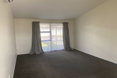 Photo of property in 2 Vera Road, Te Atatu South, Auckland, 0610