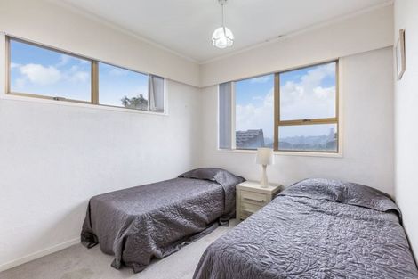 Photo of property in 2/47 James Evans Drive, Northcote, Auckland, 0627