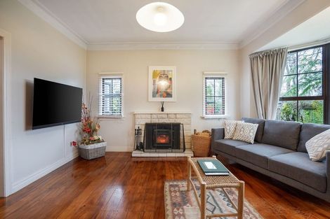 Photo of property in 6 Centennial Drive, Hokowhitu, Palmerston North, 4410