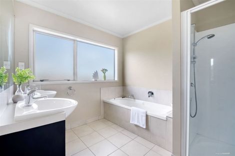 Photo of property in 10 Barnacle Rise, Red Beach, 0932