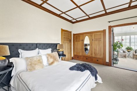 Photo of property in 17 Queen Street, Northcote Point, Auckland, 0627