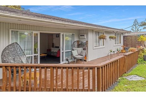 Photo of property in 1/23 Merton Avenue, Glenfield, Auckland, 0627