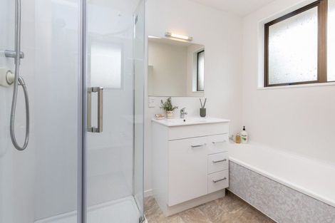 Photo of property in 2/10 Broadfell Avenue, Avonhead, Christchurch, 8042