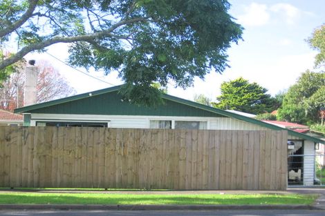 Photo of property in 9 Border Road, Henderson, Auckland, 0612
